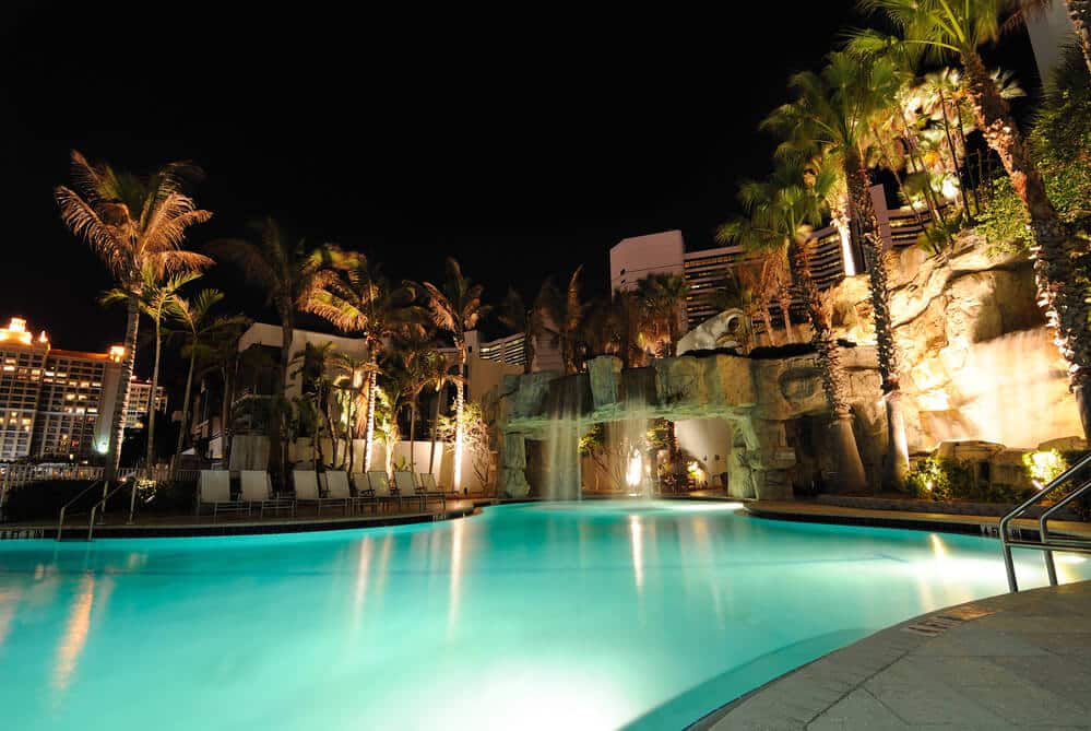 pool lightning