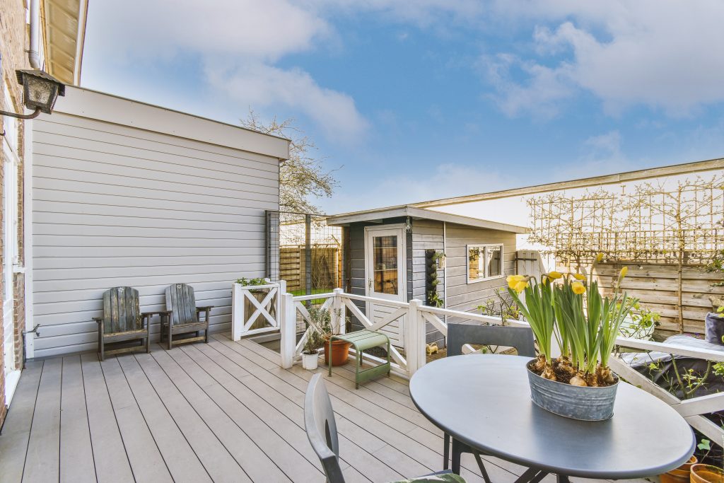Multi-Functional Outdoor Decks: Innovative Design Ideas for Entertaining, Gardening, and Relaxing in New Orleans, LA
